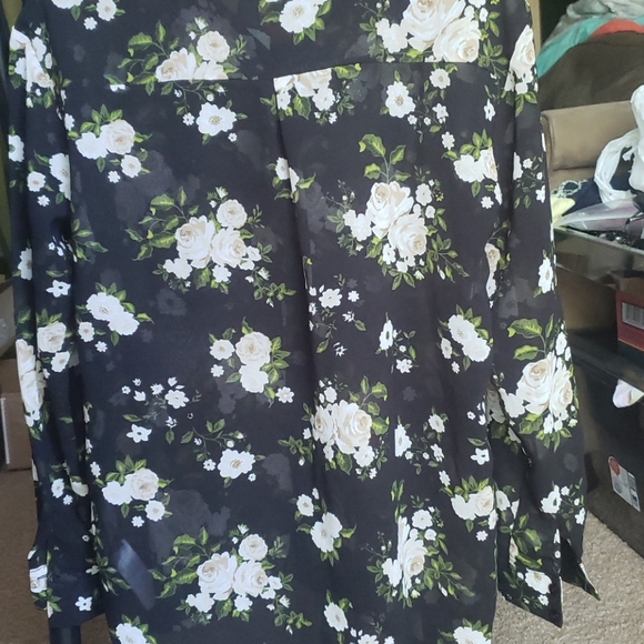 Forever 21 Black Floral Button down shirt - new - Picture 4 of 4